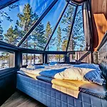 A Unique Arctic Retreat By Dg Lomailu וילה
