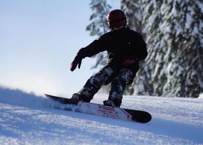 A Unique Arctic Retreat By Dg Lomailu فيلة